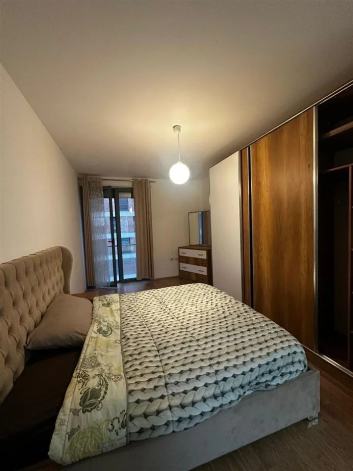 Tirane, jap me qera apartament 2+1+Ballkon Kati 6, 96 m² 700 € (Don Bosko, kompleksi Fiori di Bosko)