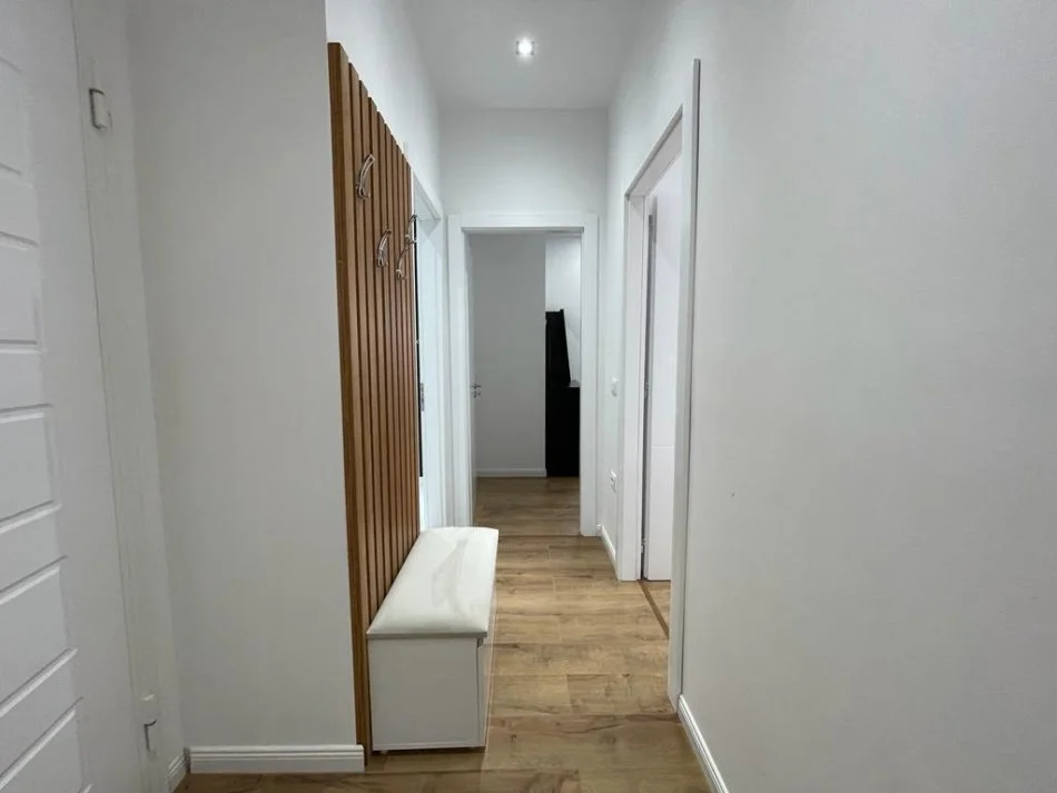 Tirane, jepet me qera apartament 2+1 Kati 12, 100 m² 800 € (Komuna e Parisit)