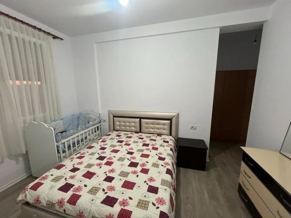 Tirane, jepet me qera apartament 3+1 Kati 9, 115 m² 600 € (Fusha e Aviacionit)