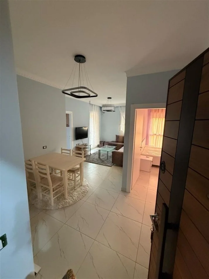 Tirane, jap me qera apartament 1+1+Ballkon Kati 2, 70 m² 450 € (5 Maji)