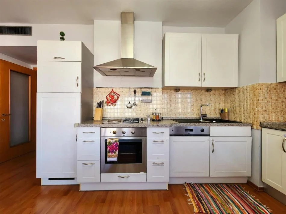 Tirane, jap me qera apartament 1+1+Ballkon Kati 9, 71 m² 520 € (Ne Zog te Zi, Qatar Center)