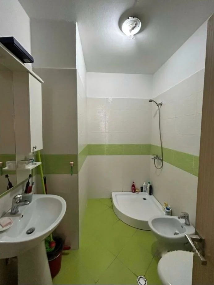 Tirane, jepet me qera apartament 1+1 Kati 12, 70 m² 550 € (Kompleksi Panorama)