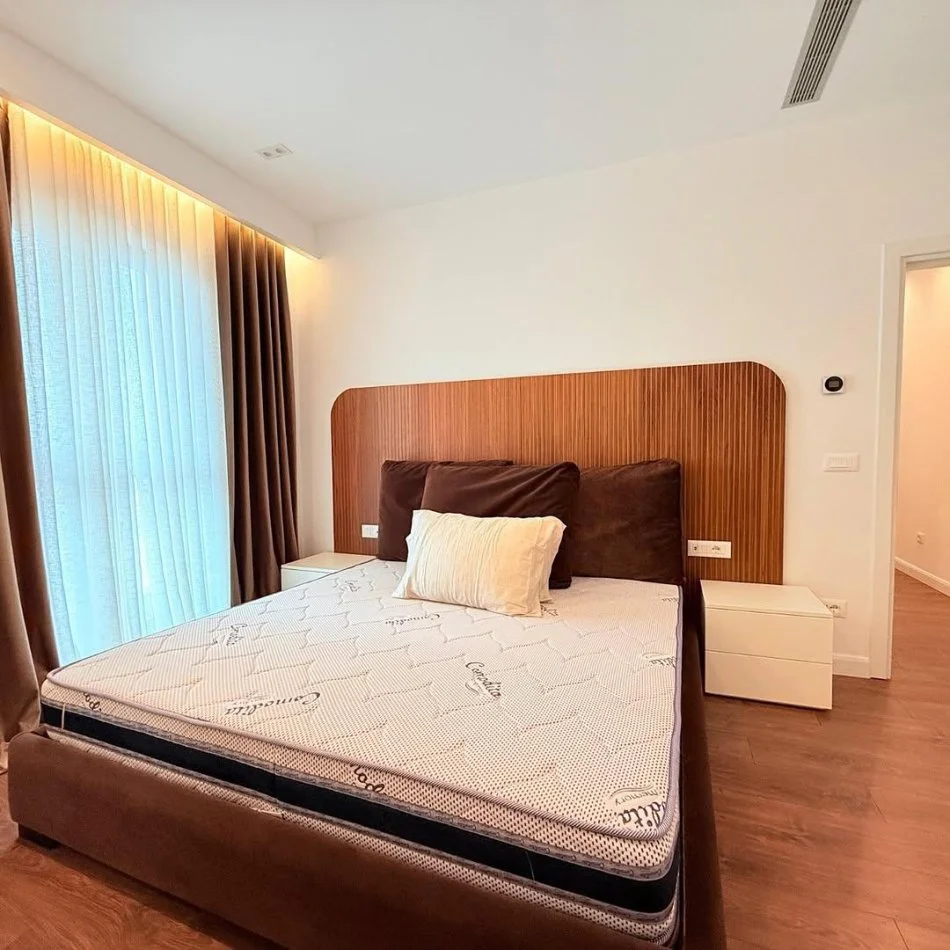 Tirane, jepet me qera apartament 3+1 Kati 8, 140 m² 2.500 € (21 Dhjetori)
