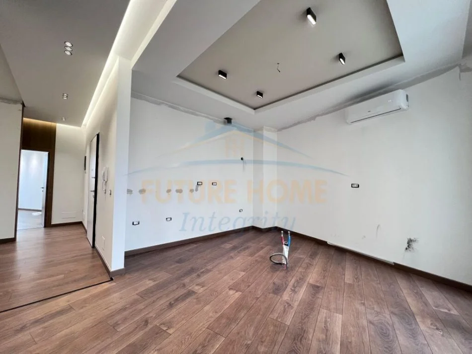 Tirane, jepet me qera apartament 3+1+Aneks+Ballkon Kati 2, 164 m² 2.000 € (liqeni i thate)