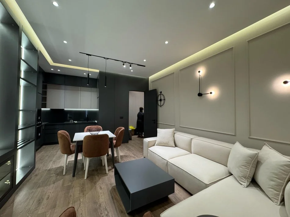 Tirane, jepet me qera apartament 1+1+Ballkon Kati 4, 78 m² 900 € (Kompleksi Delijorgji, Rruga e Kavajës)