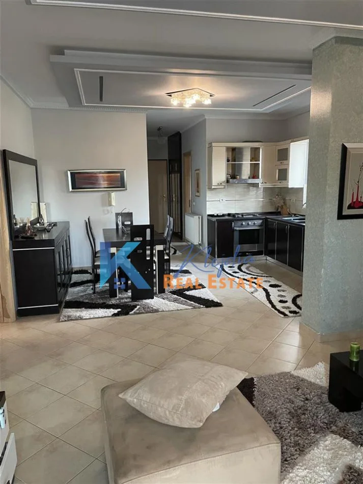 Tirane, jap me qera apartament 2+1+Ballkon , 700 € (Kodra e Diellit)