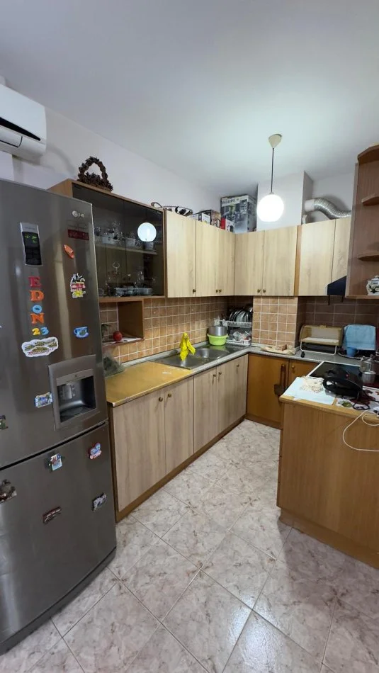 Tirane, jepet me qera apartament 1+1+Ballkon Kati 2, 80 m² 450 € (Rruga e Bogdanëve)