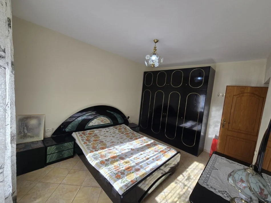 Tirane, jepet me qera apartament 2+1 Kati 1, 90 m² 550 € (Rruga e Elbasanit)
