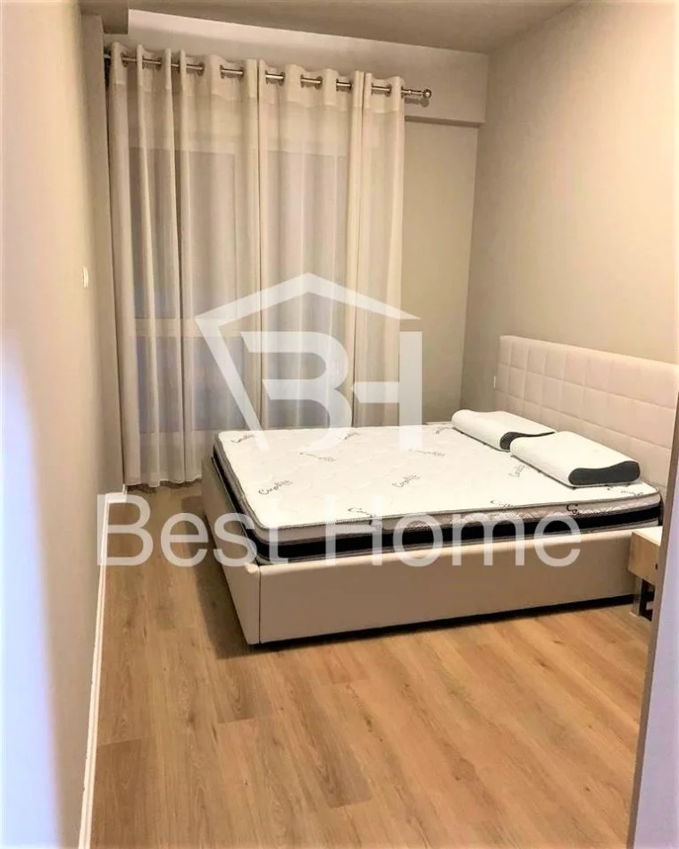 Tirane, jepet me qera apartament 2+1+Ballkon Kati 5, 100 m² 700 € (21 Dhjetori, Kompleksi Kontakt)