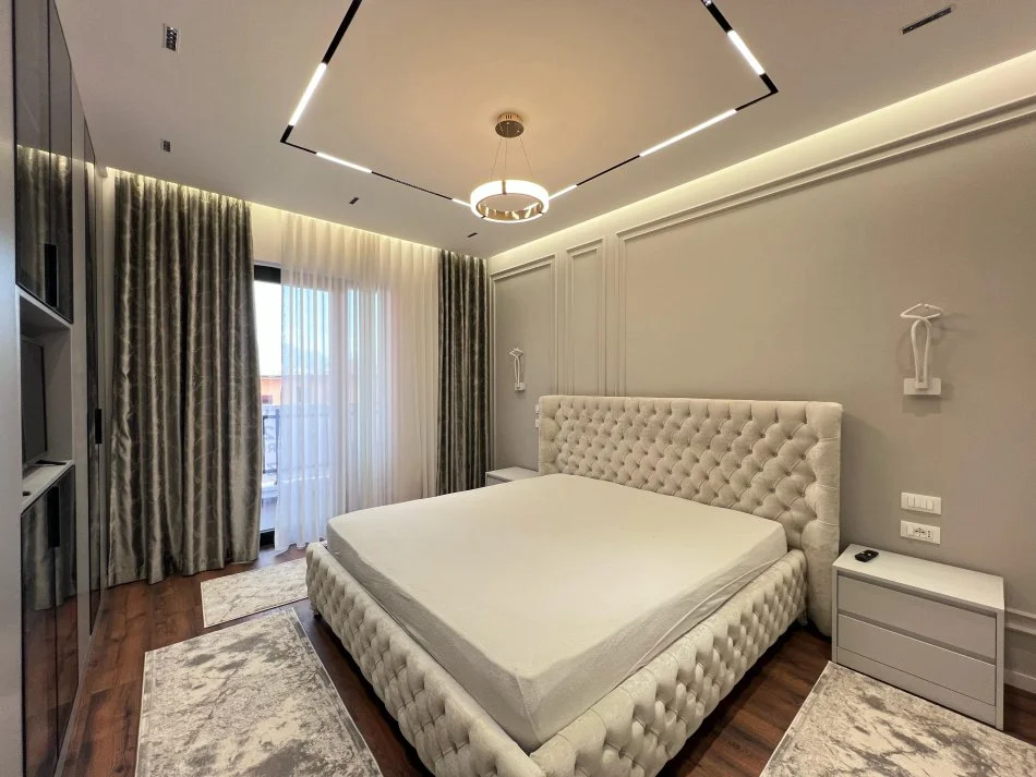 Tirane, jepet me qera 2+1 , (Farmacia 10)