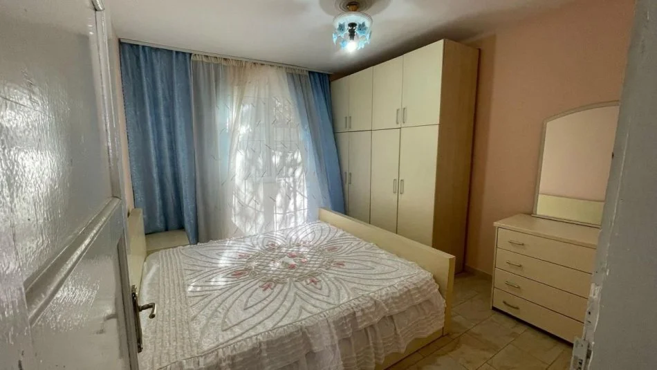 Tirane, jepet me qera apartament 2+1 Kati 1, 75 m² 400 € (Selite)