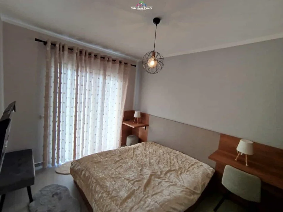 Tirane, jepet me qera apartament 1+1 Kati 7, 56 m² 500 € (univers city)