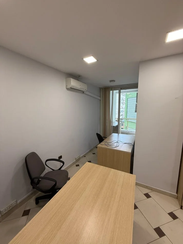 Tirane, jepet me qera zyre Kati 5, 110 m² 1.300 € (Bllok)