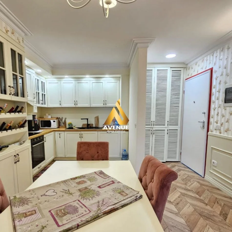 Tirane, jepet me qera apartament 2+1+Ballkon Kati 4, 126 m² 1.000 € (kodra e diellit)