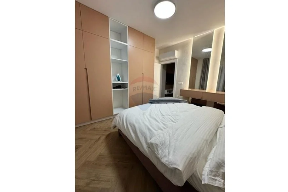 Tirane, jepet me qera apartament 1+1 Kati 1, 65 m² 450 € (5 Maj)