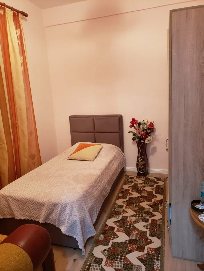 Tirane, jepet me qera shtepi 3+1 Kati 2, 120 m² 800 € (Selite)