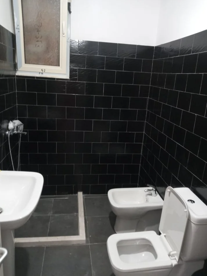 Tirane, jepet me qera apartament 2+1 Kati 4, 120 m² 400 € (Shkoze)