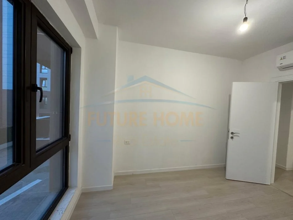 Tirane, jepet me qera apartament 2+1+Aneks+Ballkon Kati 1, 95 m² 700 € (myslym shyri)