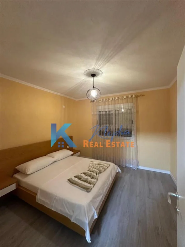 Tirane, jap me qera apartament 1+1+Ballkon Kati 4, 65 m² 450 € (Mbi Maternitetin e Ri)