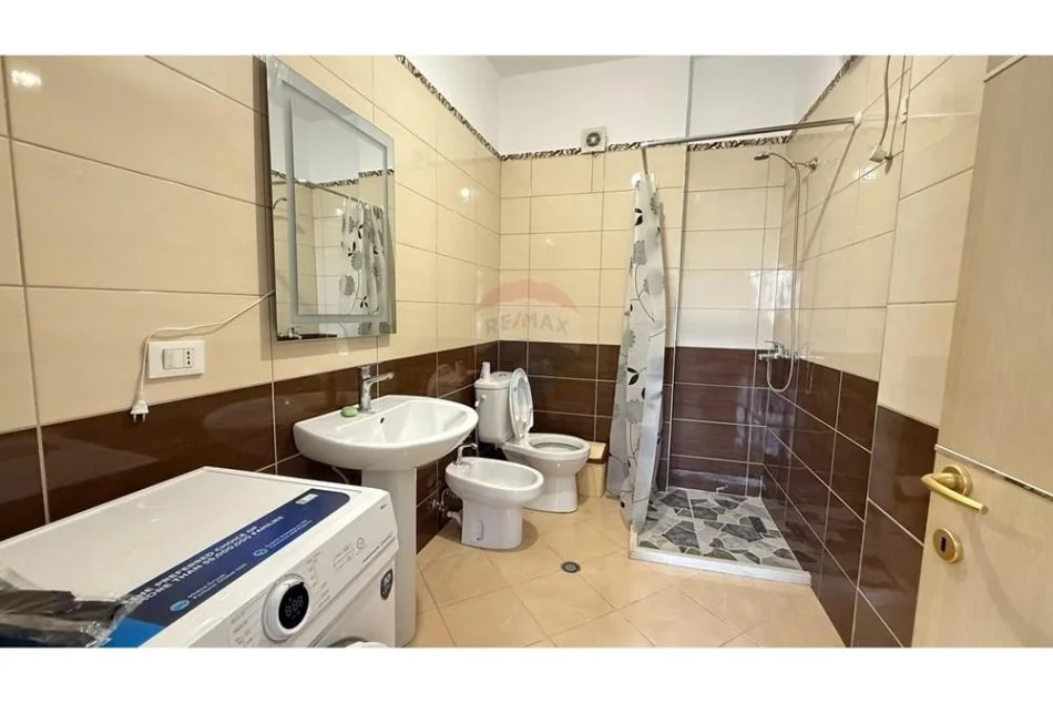 Tirane, jepet me qera apartament 2+1 Kati 1, 95 m² 500 € (Yzberisht)