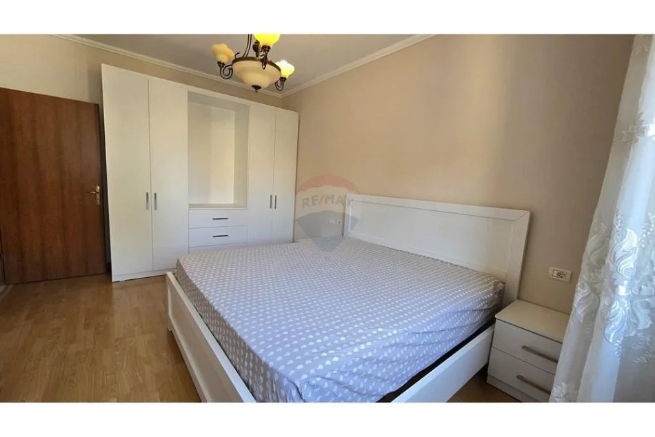 Tirane, jepet me qera apartament 1+1 Kati 3, 65 m² 550 € (Garda)