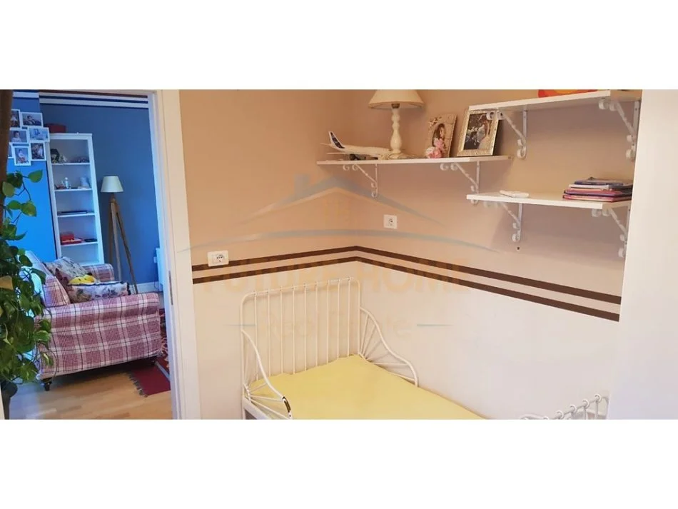 Tirane, jepet me qera apartament 3+1+Aneks+Ballkon Kati 5, 133 m² 1.200 € (kodra e diellit 2)