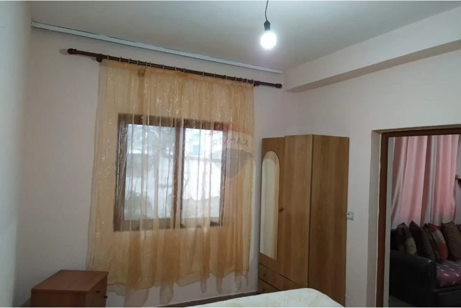 Tirane, jepet me qera apartament 2+1 Kati 1, 150 m² 300 € (Irfan Tomini)