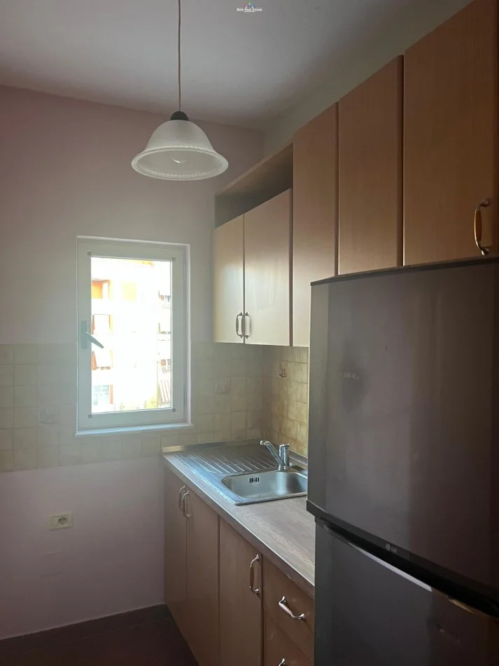 Tirane, jepet me qera apartament 1+1+Ballkon Kati 6, 60 m² 420 € (Rruga e Elbasanit, prane Higjenes)
