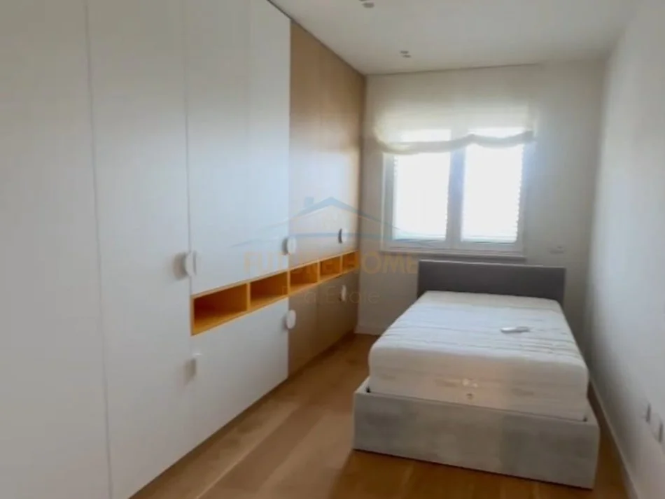 Tirane, jepet me qera apartament 3+1+Aneks+Ballkon Kati 10, 160 m² 2.500 € (garda bllok)