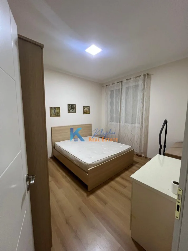 Tirane, jap me qera apartament 2+1+Ballkon Kati 4, 85 m² 600 € (Fusha e Aviacionit, afer shkolles Dhora Leka)