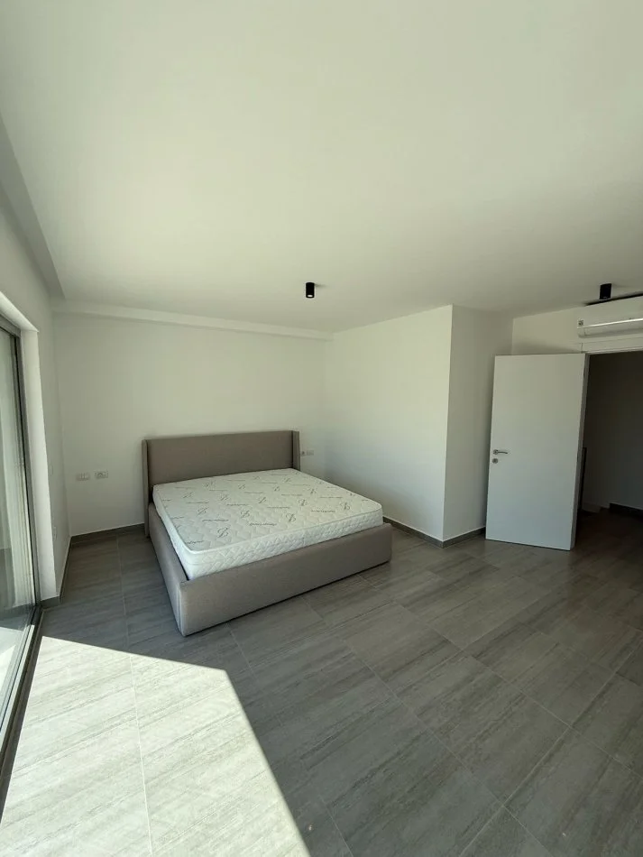 Tirane, jepet me qera apartament 3+1 Kati 0, 220 m² 2.000 € (Rezidenca Olive Grove)