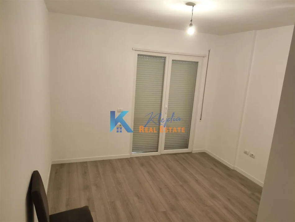 Tirane, jap me qera apartament 2+1+Ballkon Kati 3, 105 m² (Don Bosko, Rezidenca Drini A)