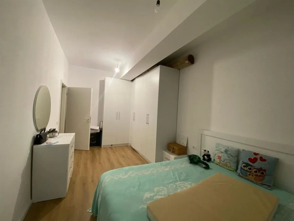 Tirane, jap me qera apartament 2+1+Ballkon Kati 2, 93 m² 450 € (Ali Demi, kompleksi Kaimi)