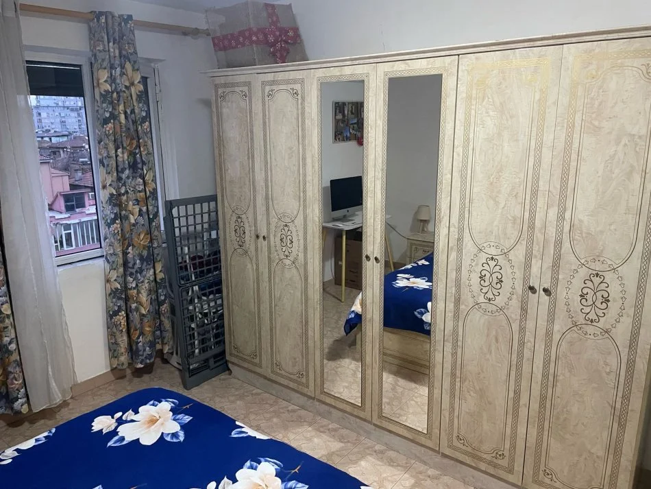 Shqiperi, jap me qera apartament 1+1+Ballkon Kati 5, 65 m² (Pazari i Ri)