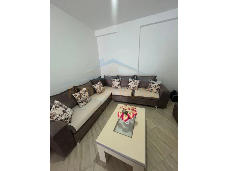 Tirane, shitet apartament 2+1 Kati 3, 90 m² 80.000 € (FRESK)