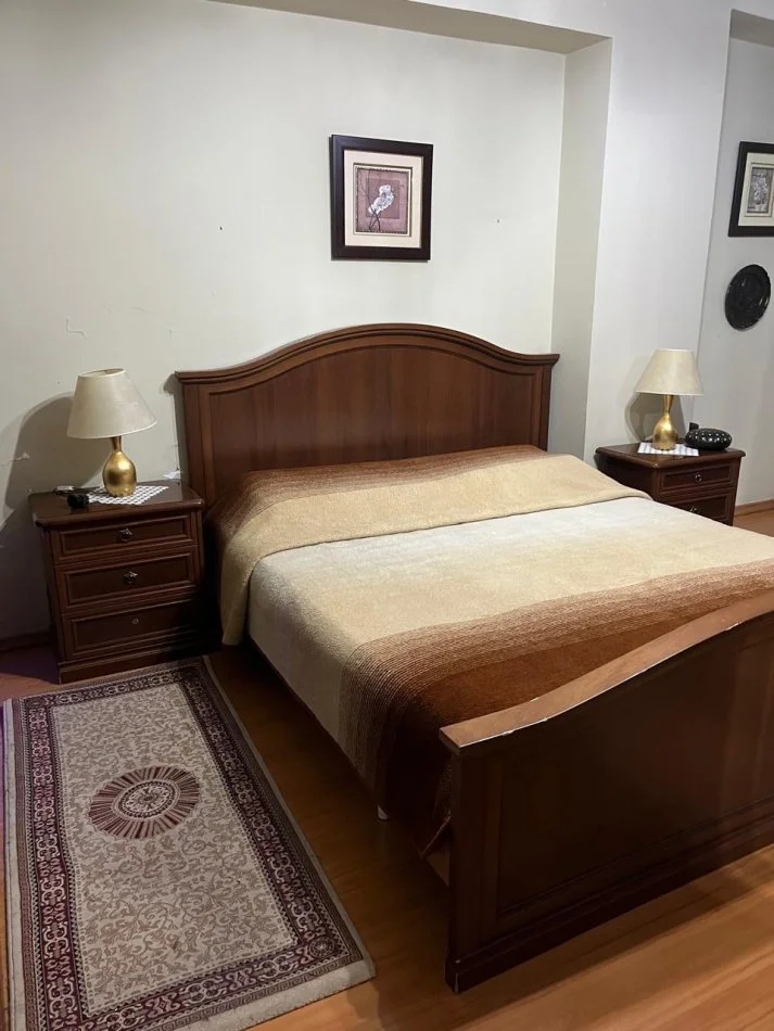 Tirane, jepet me qera apartament 2+1 Kati 3, 110 m² 800 € (Bllok)