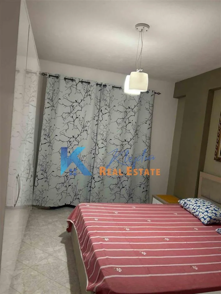 Tirane, jap me qera apartament 1+1+Ballkon Kati 3, 70 m² (prane rruges Bardhyl, te shkolla 4 Deshmoret)