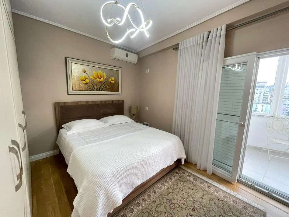 Tirane, jepet me qera apartament 2+1 Kati 9, 83 m² 1.300 € (Myslym Shyri)