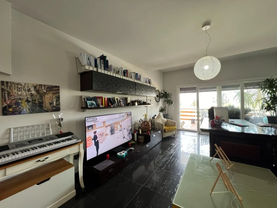 Shqiperi, jepet me qera apartament 2+1+Ballkon , 90 m² 1.500 € (Long Hill Residence)