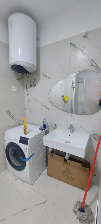 Tirane, jepet me qera apartament 1+1 Kati 3, 70 m² 1.000 € (Liqeni i Thate)