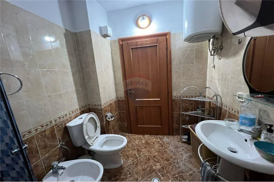 Tirane, jepet me qera apartament 2+1 Kati 9, 109 m² 600 € (Myslym Shyri)