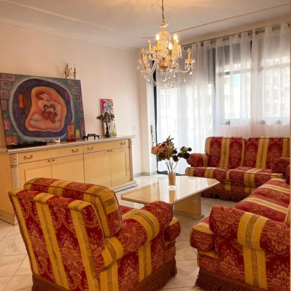 Durres, jepet me qera apartament 2+1+Ballkon Kati 5, 