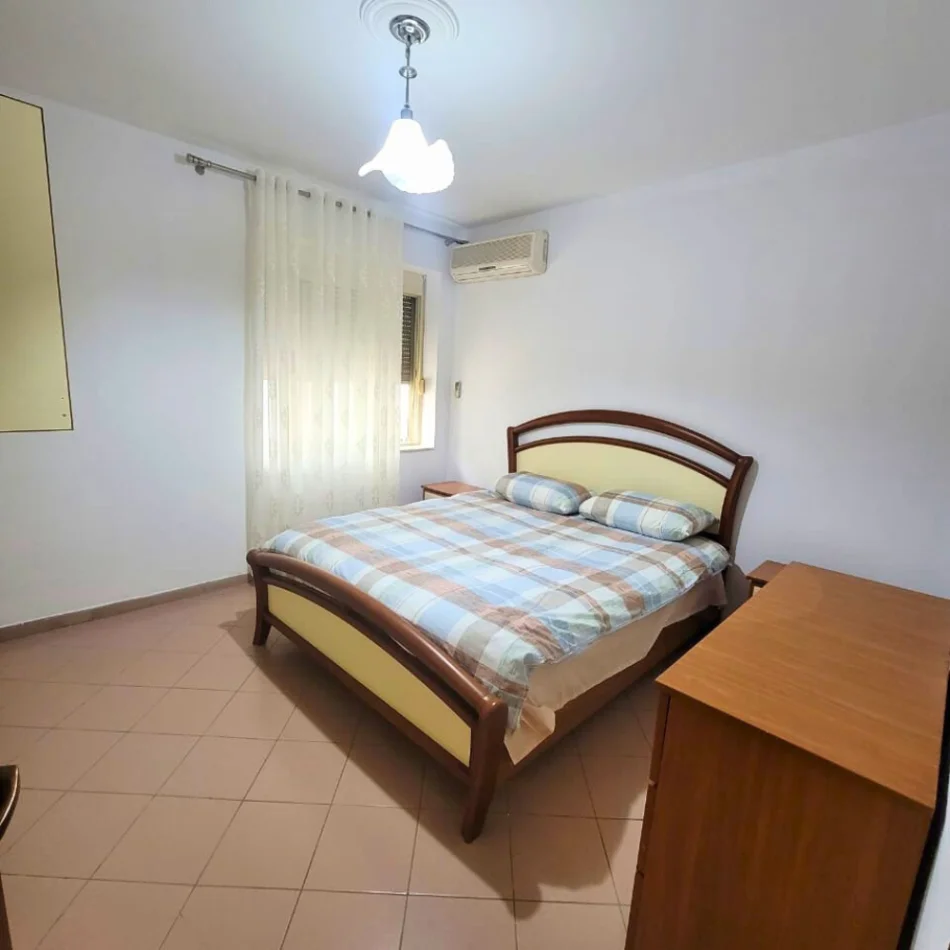 Durres, jepet me qera apartament 2+1+Ballkon Kati 2, 500 € 