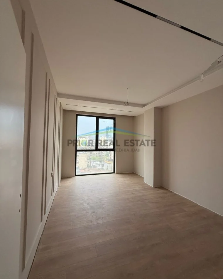 Tirane, jepet me qera apartament 2+1+Ballkon Kati 5, 104 m² 1.500 € (Mine Peza)