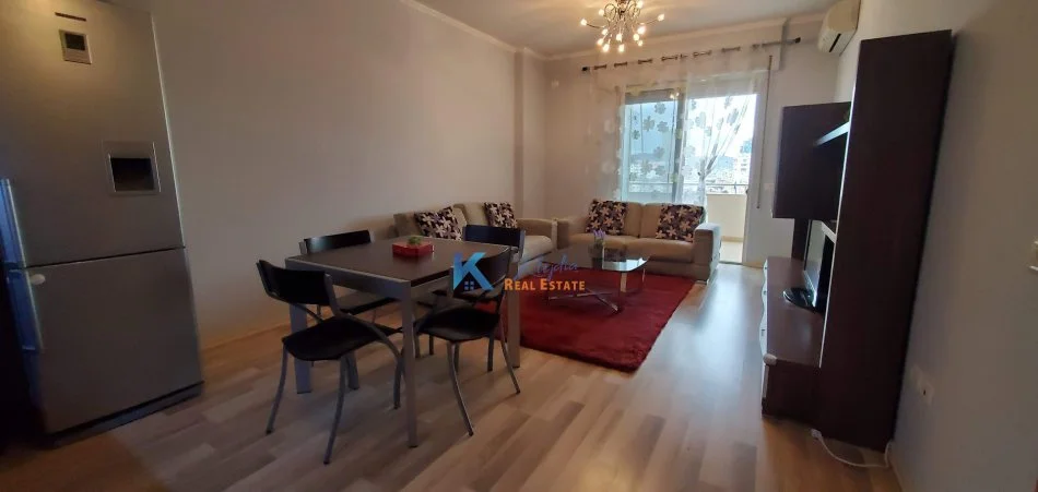 Tirane, jap me qera apartament 1+1+Ballkon Kati 8, 72 m² 600€ (Pazari i Ri, Rruga Hoxha Tahsim)