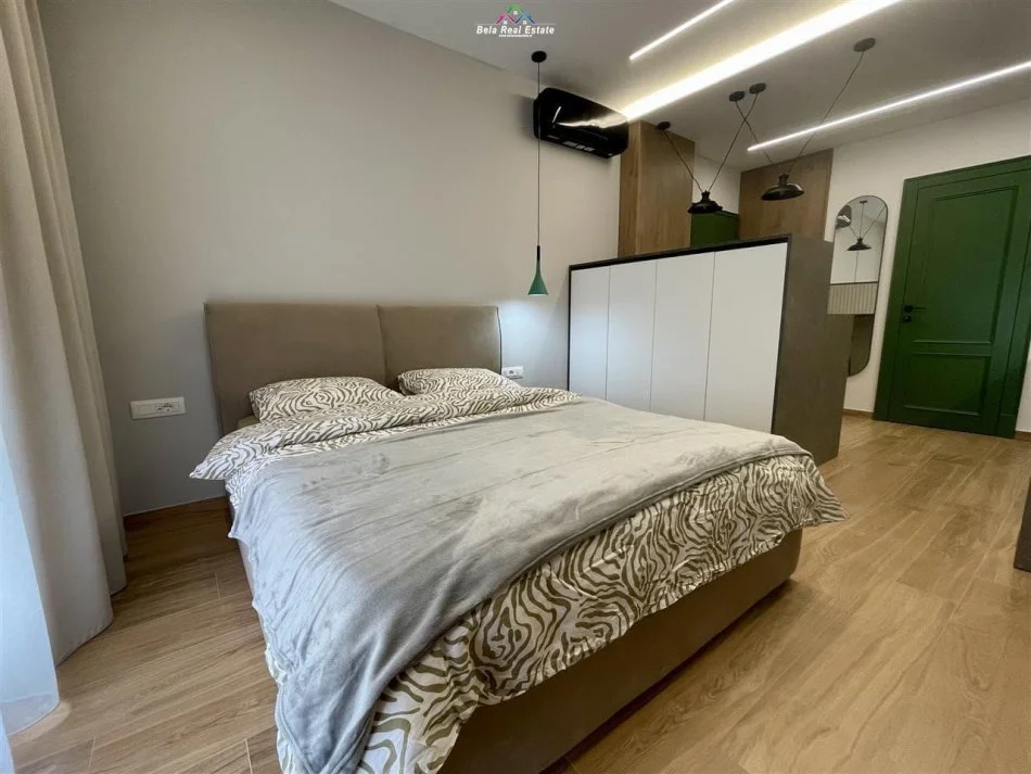 Tirane, jepet me qera garsonier 1+1 Kati 2, 35 m² 380 € (Porcelan, prane UET)