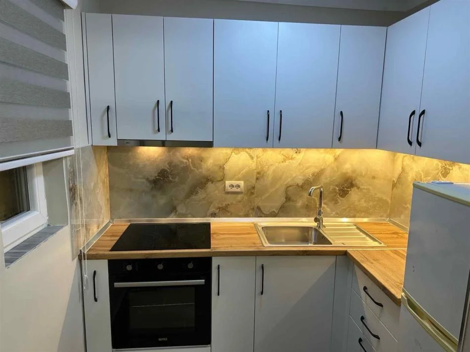 Tirane, jepet me qera apartament 1+1+Ballkon Kati 5, 60 m² 600 € (Shkolla e Baletit, prane Viva Market)