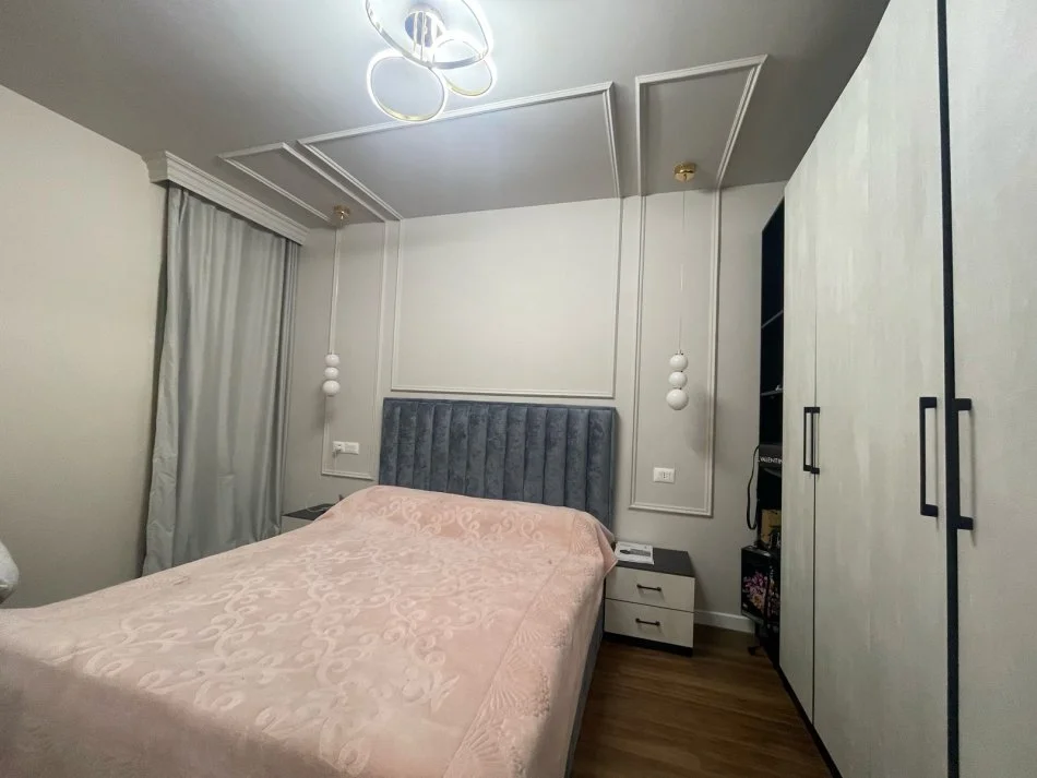 Tirane, shitet apartament 1+1 Kati 9, 65 m² (Komuna e Parisit)