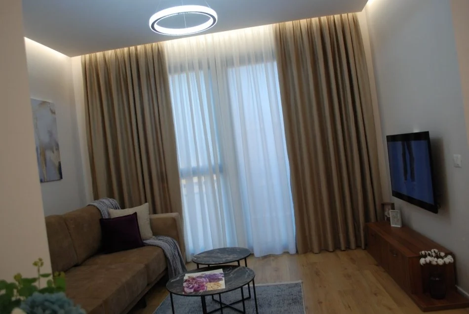 Tirane, jepet me qera apartament 1+1 Kati 5, 70 m² 1.500 € (Rruga e Kosovareve)