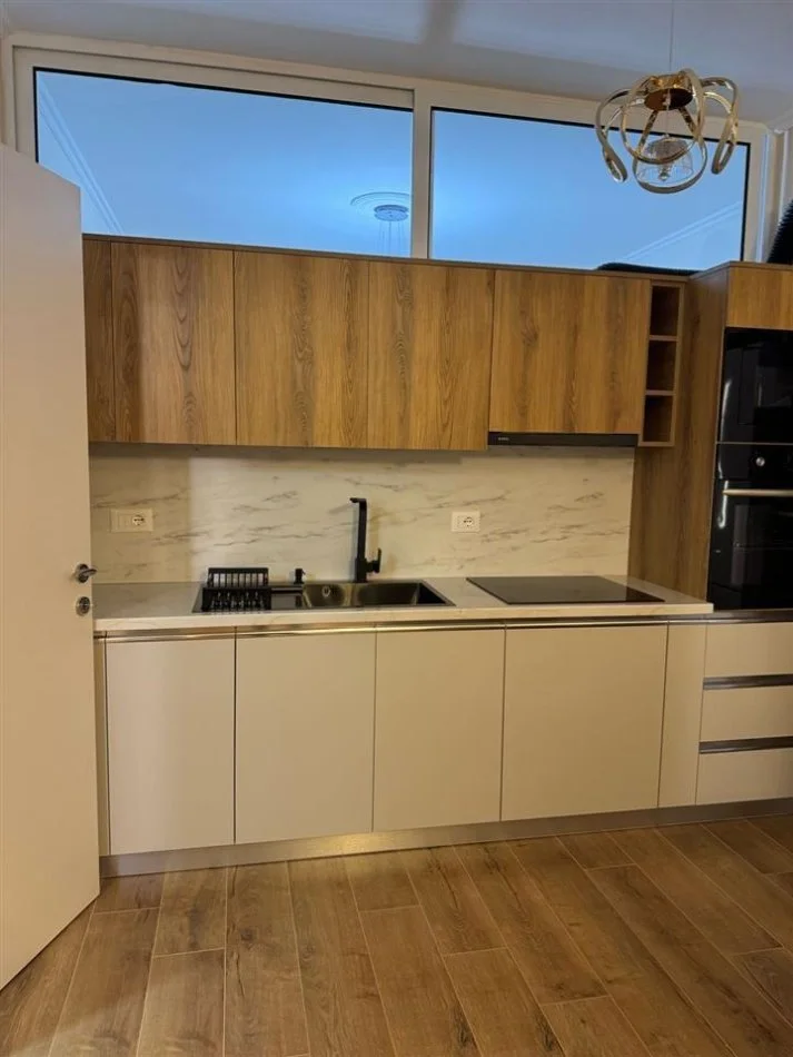 Tirane, jepet me qera apartament 2+1 Kati 4, 130 m² 1.150 € (Kompleksi Delijorgji)